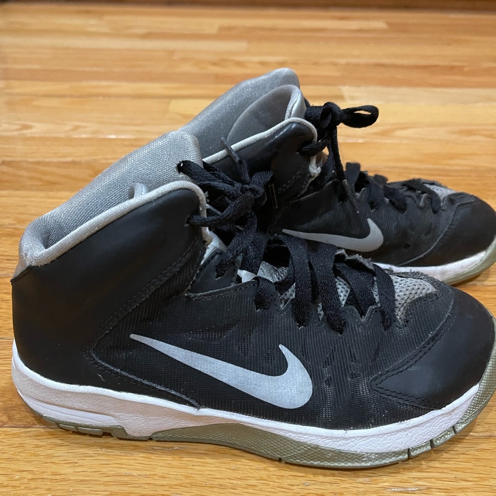 Nike Kids Black and Gray Sneakers